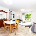 In Near La Perola شقة