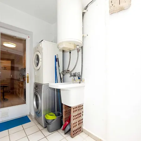 Spacious In The Heart Of Apartment