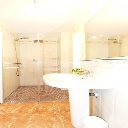 Spacious In The Heart Of Apartment *
